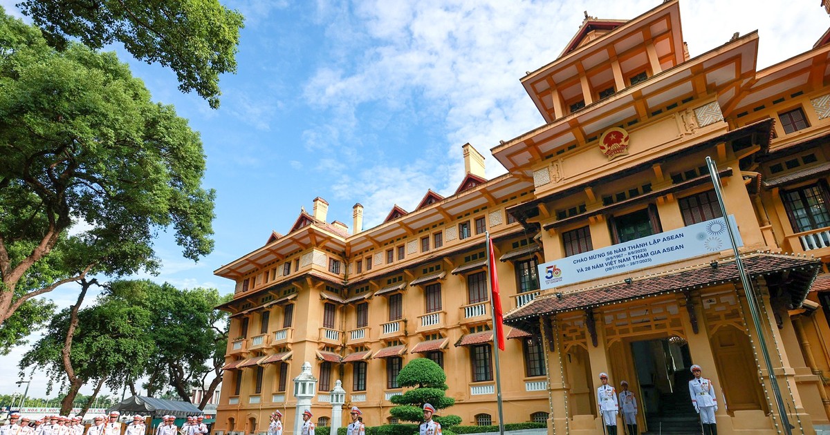 Izan Bandera De Asean En Vietnam Por Aniversario De Su Fundaci N