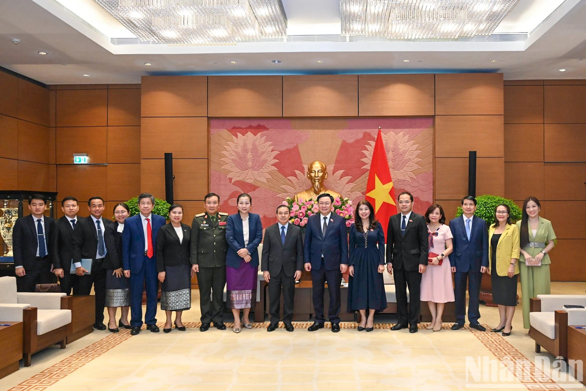 Foto Líder parlamentario vietnamita recibe al embajador saliente de