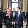 El presidente del Poder Judicial de Perú, Javier Arévalo Vela, recibe al mandatario vietnamita, Luong Cuong. (Foto: VNA)