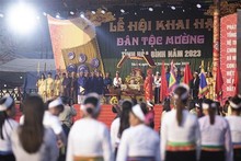 Efectúan el festival de Khai Ha de los Muong en la provincia de Hoa Binh. (Fotografía: VNA)