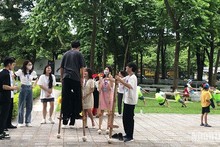 Visitantes en el Museo de Etnología de Vietnam.
