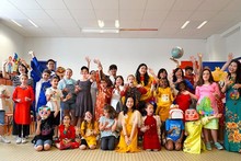 Niños franceses participan en un taller sobre cultura vietnamita del proyecto Toucher Arts. (Foto: Comité Organizador)