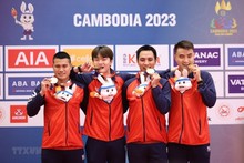 Esgrimistas masculinos vietnamitas.