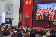 En la ceremonia inaugural de la Semana del Espacio de la NASA 2023 en Hau Giang.