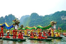 La danza del dragón en el río.