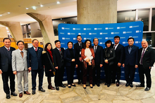 La delegación posa con representantes de la Unesco en Francia. (Fotografía: langsongeopark.com.vn)