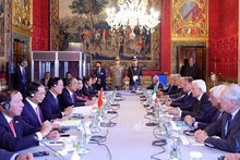 Panorama de la reunión entre el presidente vietnamita, Vo Van Thuong, y su homólogo anfitrión, Sergio Mattarella. (Fotografía: VNA)