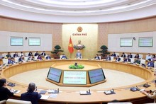 En una reunión del Gobierno vietnamita sobre la fusión de ciertas unidades administrativas. (Fotografía: VNA)