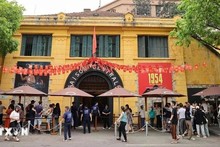 La reliquia de Prisión de Hoa Lo es un lugar para educar sobre el patriotismo y las tradiciones revolucionarias a todas las clases sociales, especialmente a los jóvenes. (Fotografía: VNA)
