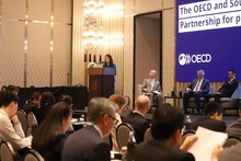 La viceministra de Relaciones Exteriores de Vietnam Nguyen Minh Hang habla en el foro. (Fotografía: baoquocte.vn)