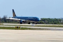 Un avión despega en el Aeropuerto Internacional de Phu Quoc. (Fotografía: VNA)