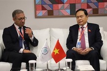 El vicepresidente permanente de la Asamblea Nacional de Vietnam, Tran Thanh Man, y el presidente de la Unión Interparlamentaria, Duarte Pacheco. (Fotografía: VNA)