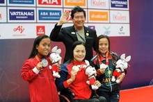 Trinh Thi Bich Nhu (medio) gana cinco medallas de oro y tres récords (Foto: VNA)
