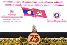 El secretario general del PPRL y presidente estatal de Laos, Thongloun Sisoulith, habla en la reunión. (Foto: VNA)