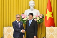 El presidente de Vietnam, Luong Cuong (derecha) se reunió hoy en esta capital con el canciller laosiano, Thongsavanh Phomvihane (Foto: Nhan Dan)