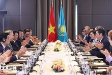 Durante la reunión entre To Lam y Yerlan Koshanov. (Foto: VNA)