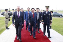 El presidente de la Asamblea Nacional, Vuong Dinh Hue, inicia una visita oficial a Uruguay. (Fotografía: VNA)