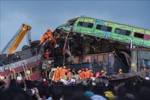 Escenario del accidente de trenes en la India. (Fotografía: Xinhua/VNA)