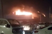 Escena del incendio. (Fotografía: Arab News)
