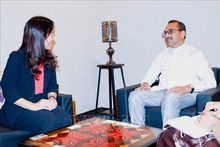 La embajadora vietnamita en Sri Lanka, Trinh Thi Tam, se reúne con el ministro de Transporte, Carreteras, Puertos y Aviación Civil de Sri Lanka, Bimal Rathnayake (Foto: VNA)