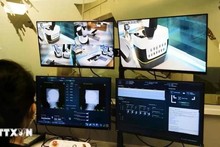 Sala de control del sistema robótico de radiocirugía CyberKnife S7. (Foto: VNA)