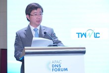 El viceministro de Ciencia y Tecnología Bui Hoang Phuong habla en el foro.