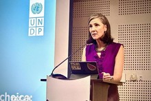 Ramla Khalidi, representante residente del PNUD en Vietnam, interviene en el lanzamiento (Foto: VNA)