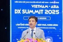 Nguyen Van Khoa, presidente de VINASA, pronuncia el discurso inaugural de la cumbre. (Foto: VGP)