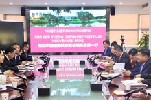 En la reunión entre el viceprimer ministro de Vietnam Nguyen Chi Dung y las autoridades de Shenzhen. (Foto: VNA)