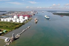 Actividades de importación de GNL en el almacén del puerto de Thi Vai. (Foto: VNA)