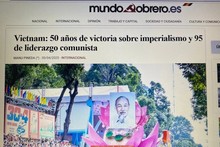 Mundo Obrero publica un artículo destacando los hitos históricos y los logros alcanzados por Vietnam tras 50 años de victoria sobre el imperialismo. (Foto: VNA)