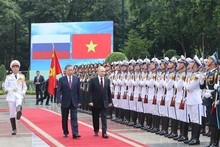 El encontes presidente To Lam (actualmente secretario general del Partido Comunista de Vietnam) presidió la ceremonia oficial de bienvenida a su homólogo ruso, Vladimir Putin, en una visita de Estado a Vietnam (Hanói, 20 de junio de 2024). (Foto: VNA)