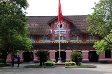 La escuela secundaria Hai Ba Trung es una de las obras arquitectónicas francesas típicas de la ciudad de Hue. (Foto: VNA)