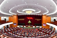 En el segundo día de trabajo del undécimo pleno del Comité Central del Partido Comunista de Vietnam (PCV) correspondiente al XIII mandato (Foto: VNA)