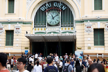 La Oficina Central de Correos de Ciudad Ho Chi Minh atrae a un gran número de visitantes (Foto: VNA)