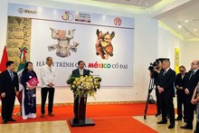 El viceministro de Cultura, Deportes y Turismo de Vietnam Ta Quang Dong habla en la cita.