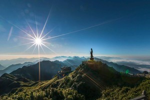 La estatua de Buda A Di Da en el pico de Fansipan. (Fotografía: tcdulichtphcm.vn)