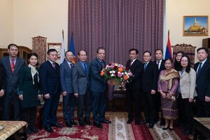 Embajada de Vietnam en Rusia confraterniza con la de Laos por su Día Nacional.