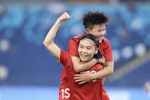 Las jugadoras vietnamitas celebran su victoria. (Fotografía: vtc.vn)