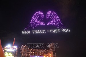 En un espectáculo de drones en el Festival Ever Glamour Nha Trang 2024. (Fotografía: VNA)