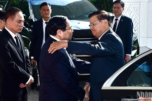 [Foto] Premier vietnamita recibe al máximo dirigente de Laos