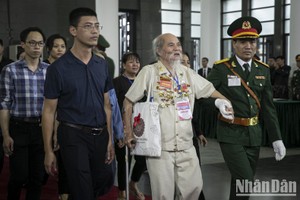 [Foto] Ciudadanos expresan emoción en honras fúnebres por el secretario general Nguyen Phu Trong