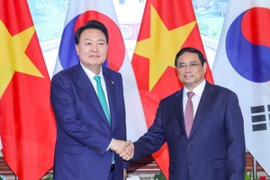 El primer ministro Pham Minh Chinh se reúne con el presidente surcoreano, Yoon Suk Yeol, con motivo de su visita de Estado a Vietnam en junio de 2023. (Foto: VPG)