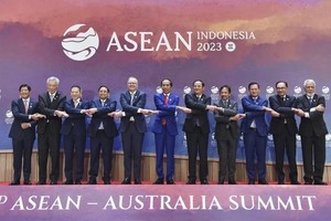 El premier vietnamita, Pham Minh Chinh, y los jefes de delegaciones que asisten a la Tercera Cumbre Asean-Australia. (Fotografía: Duong Giang/VNA)