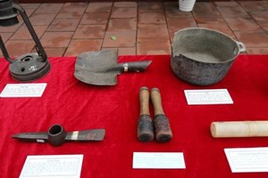 Artefactos relacionados con la apertura de la ruta 13A, una de las vitales para el transporte de tropas, armas y alimentos al campo de batalla de Dien Bien Phu. (Foto: VNA)