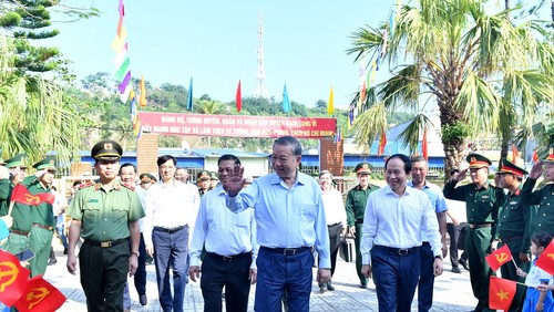 Secretario general del PCV visita distrito insular de Bach Long Vi