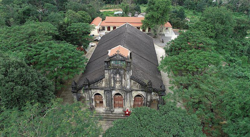Belleza de capilla de la parroquia de Tung Son en Vietnam