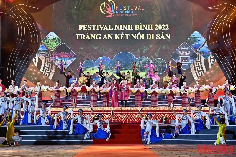 [Foto] Programa artístico inaugura Festival de Ninh Binh 2022 
