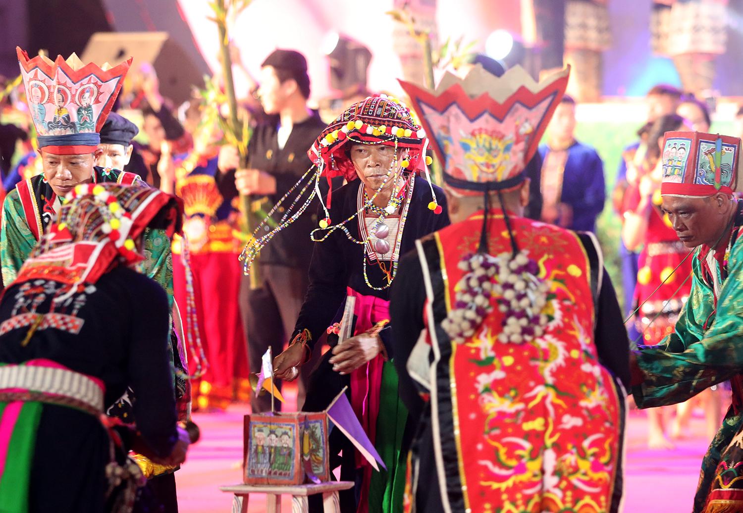 Espectacular inauguración del Festival de la Cultura de los Yao en Vietnam