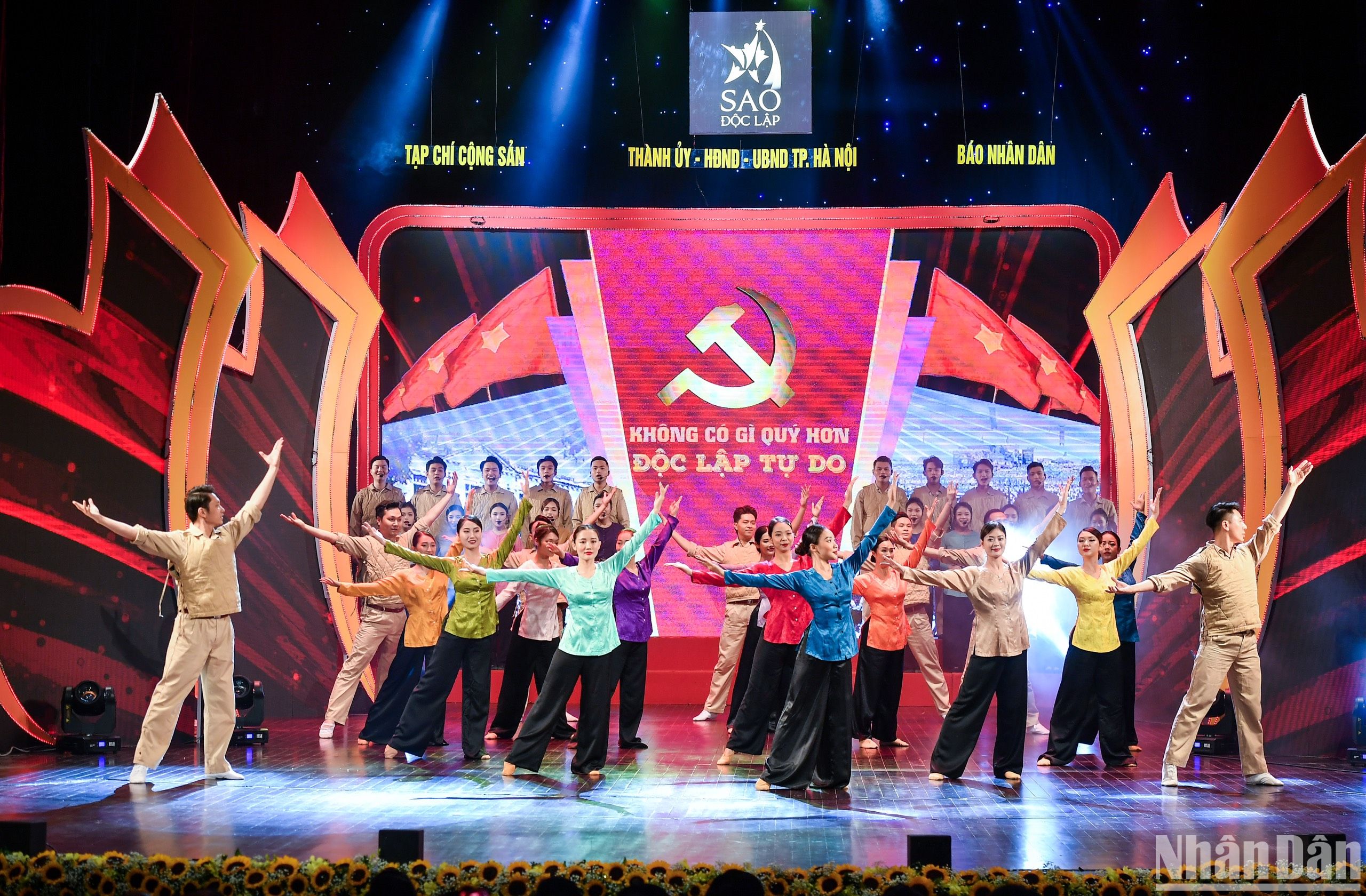 [Foto] Vietnam celebra programa artístico por el Día Nacional